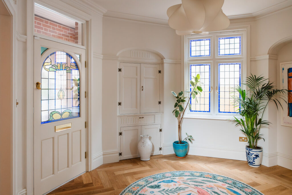 FINISHES - GLASS OPTIONS - LEAD AND STAINED GLASS
